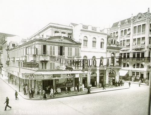 A rua dos Andradas (Rua da Praia) no centro de Porto Alegre em 1930