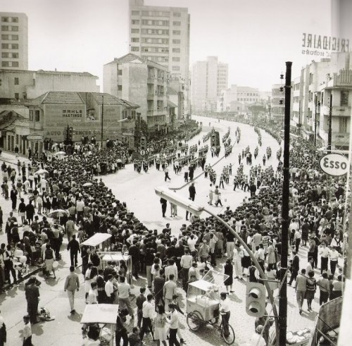 Desfile da semana da pátria em 06/09/1964 na Avenida Farrapos.
