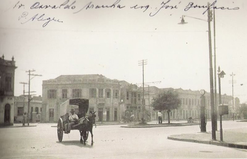 Avenida Osvaldo Aranha na esquina com a rua José Bonifácio, no bairro Bom Fim, em 1930