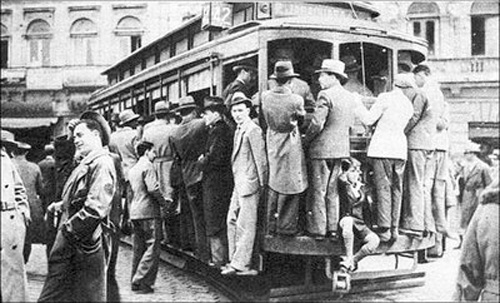 BONDE LOTADO NA PRAÇA DA SÉ - 1937