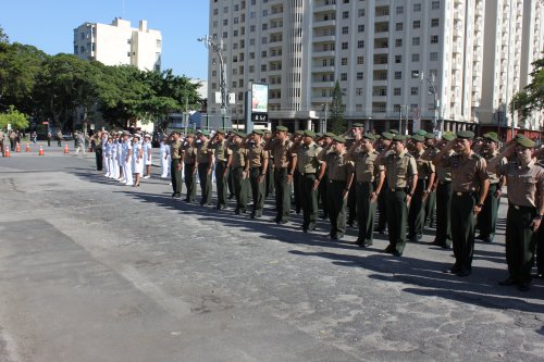 Exército Reafirma Compromisso com a Democracia 18