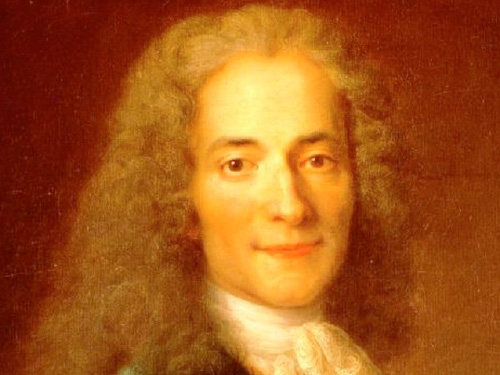 Voltaire (1694-1778) filósofo francês, foi um Deísta. Acreditava que para chegar a Deus não se precisa ir à igreja, mas à razão