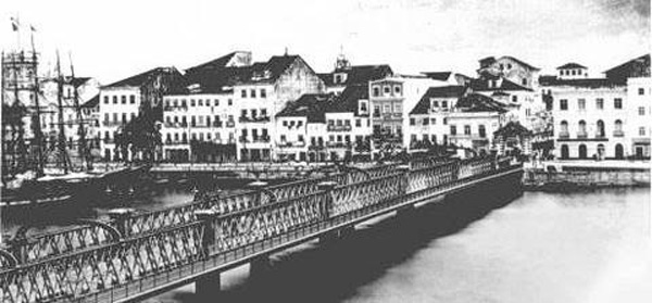 Antiga ponte 7 de setembro no bairro de Santo Antônio em 1870
