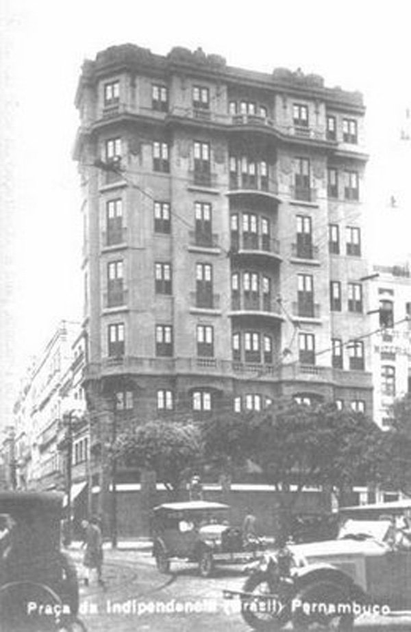 Arranha-Céu da Pracinha no ano de 1920. O prédio continua de pé