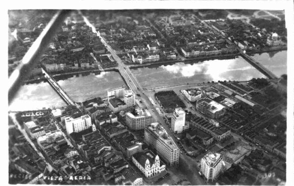 Vista aérea do centro do Recife na primeira metade do século XX