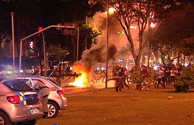 Onda de protestos em São Paulo, aumento de tarifa de onibus